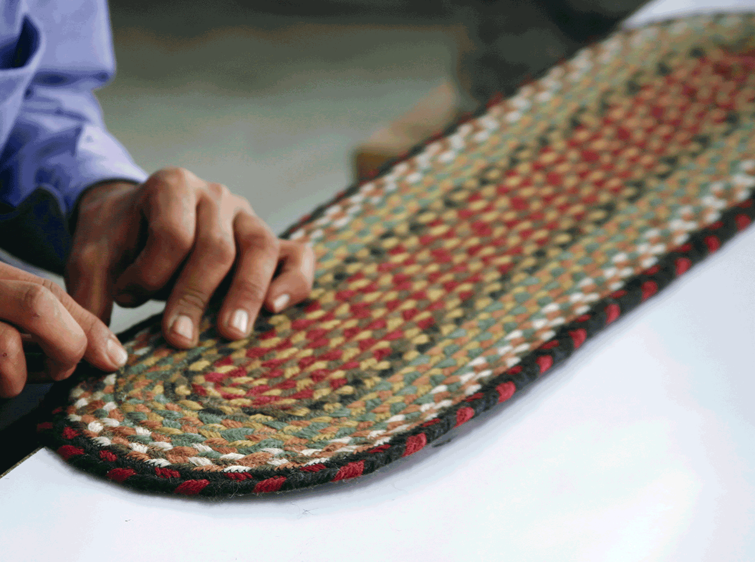 Earth Rug artisan at work