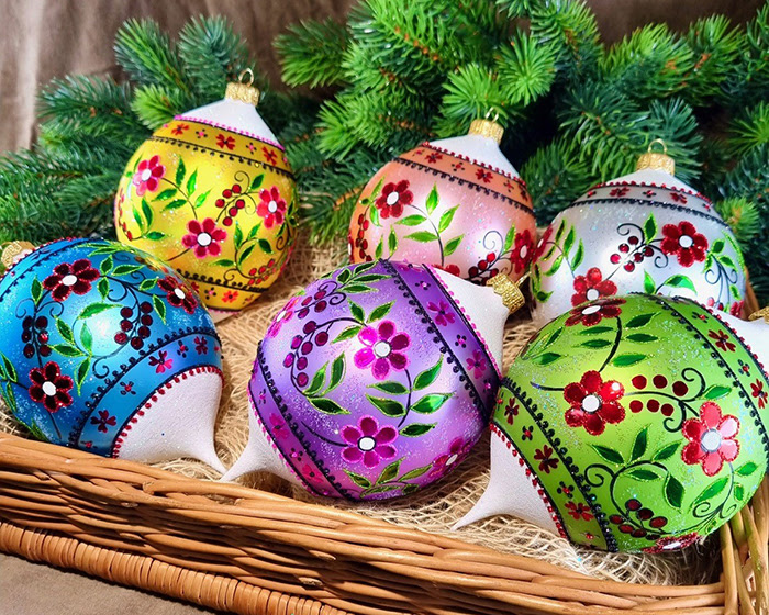 HeARTfully Yours releases Made in Ukraine collection of glass ornaments
