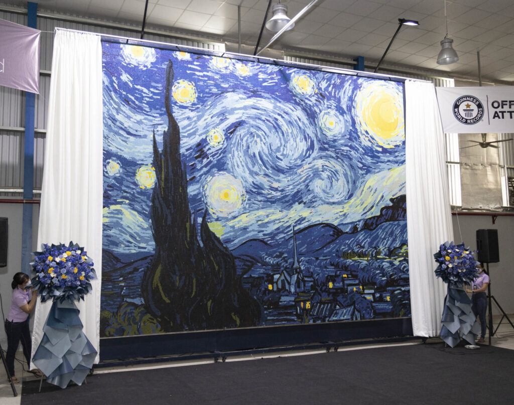 Quilling Card celebrates two GUINNESS WORLD RECORDS titles