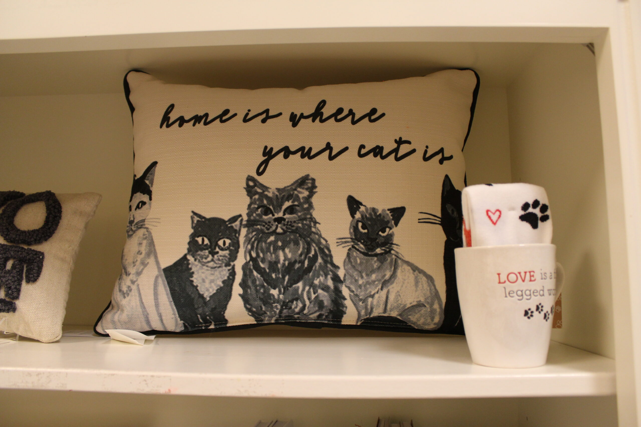 Zazu Gifts even has a variety of products for any cat or dog lover