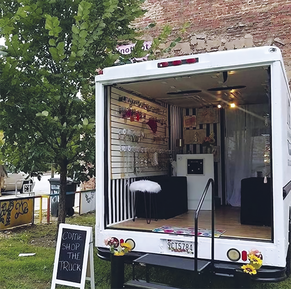 Mobile Boutiques: Uzuri Mobile Boutique