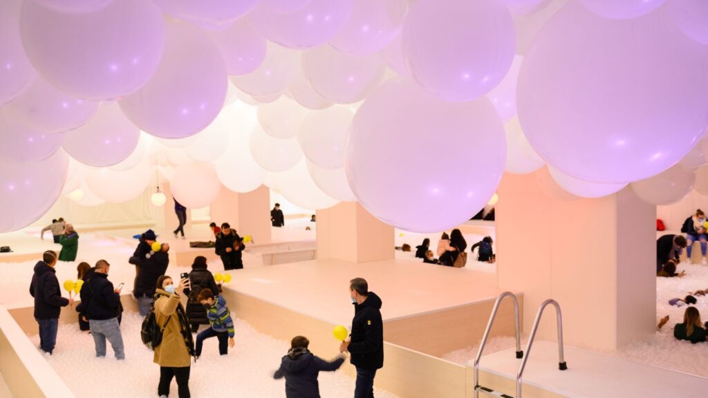 Balloon Museum’s Let’s Fly exhibit features all Gemar balloons 